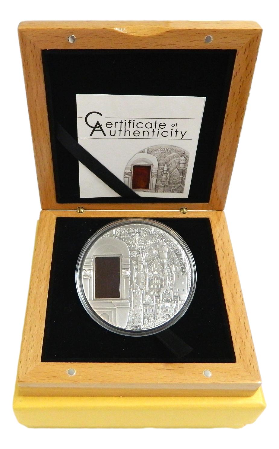 2011 - REPUBLIC OF PALAU - 10 DOLARES - NEUSCHWANSTEIN CASTLE - AMBAR