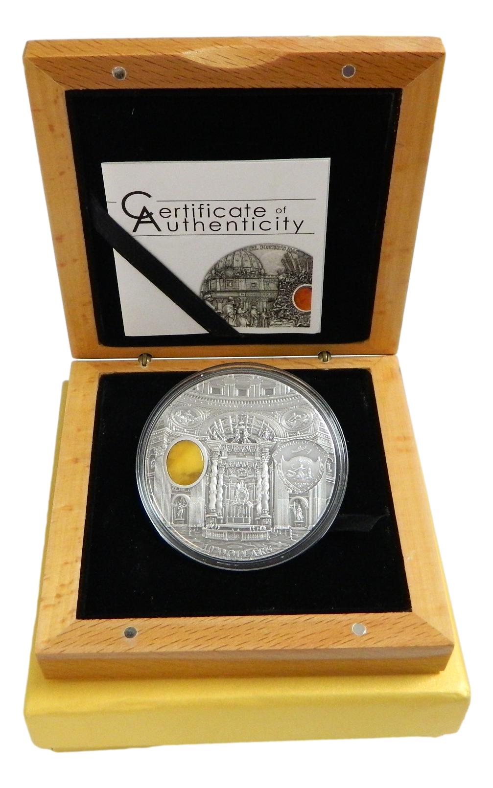 2013 - REPUBLIC OF PALAU - 10 DOLARES - ST. PETER BASILICA - AMBAR